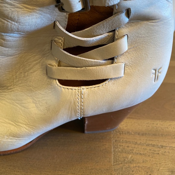 Frye Womens Reed Strappy Ankle Boots Ivory Cuban Heel Zip Up Pointed Toe 10 M - Picture 3 of 10